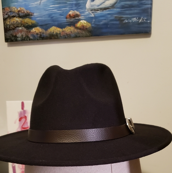 Black Classic Hat - Picture 2 of 5